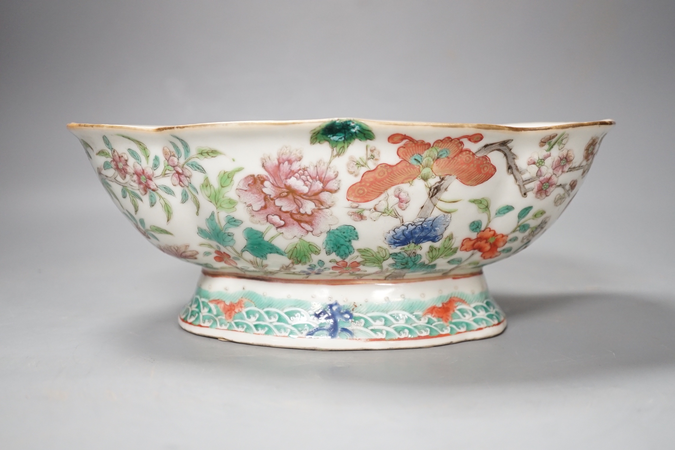 A Chinese famille rose lobed dish, Jiaqing mark late 19th century - 9.5cm high